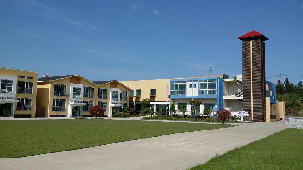 Geomunoreum Hostel Jeju Exterior photo